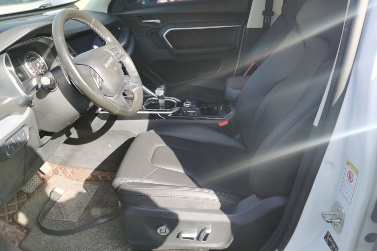 哈弗H6 2017款 红标 2.0T 自动两驱智尚型中控内饰19