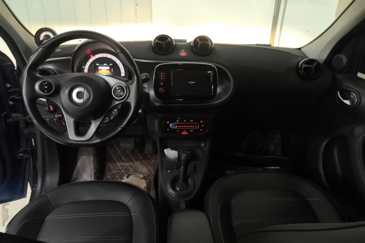 smart forfour 2016款 0.9T 66千瓦先锋版中控内饰7002
