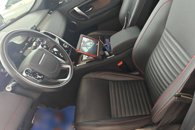 路虎 发现运动版 2020款 249PS R-Dynamic 性能科技版 7座中控内饰19