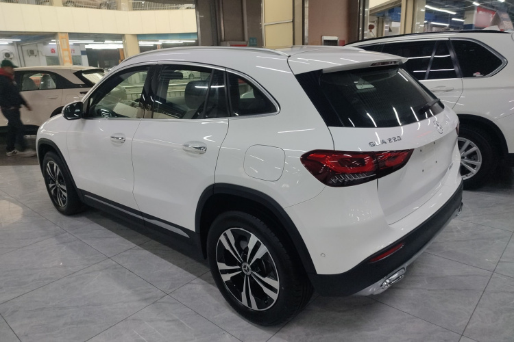 奔驰GLA 2023款 GLA 220车身外观4
