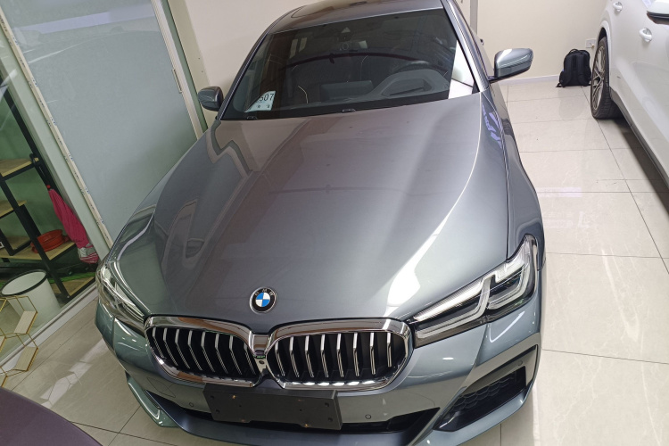 宝马5系(进口) 2022款 改款 540i 风尚版 M运动套装车身外观2