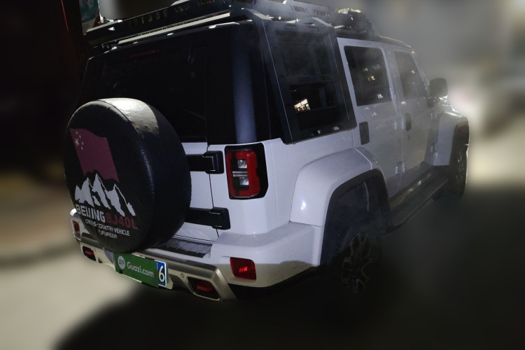 北京越野 北京BJ40 2023款 2.0T 自动四驱城市猎人版侠客型车身外观7