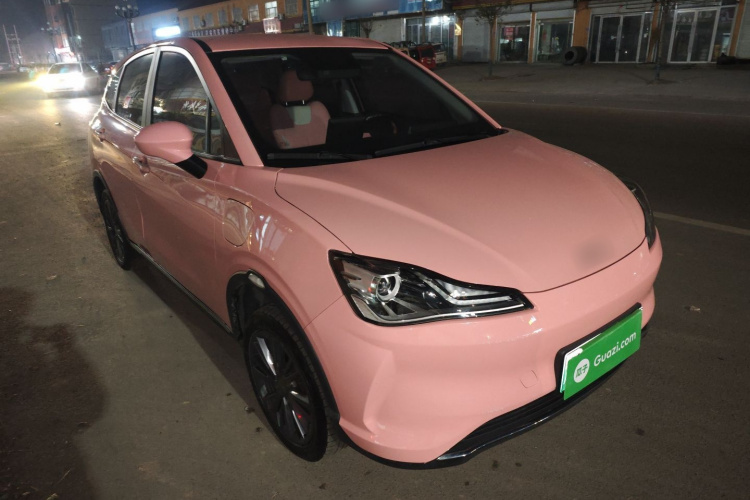 哪吒汽车 哪吒V 2022款 潮 400 Lite 粉色定制款车身外观3