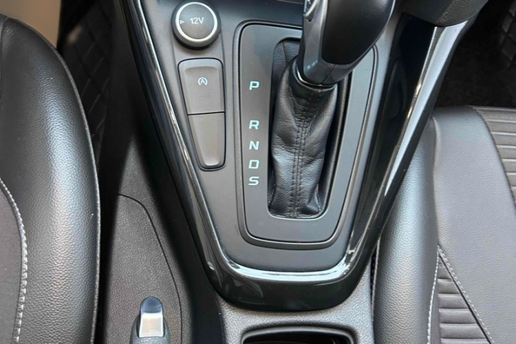 福特 福克斯 2020款 两厢经典 1.5L 自动风尚型中控内饰7007