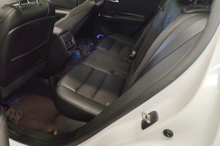 凯迪拉克XT4 2021款 28T 两驱技术型中控内饰21