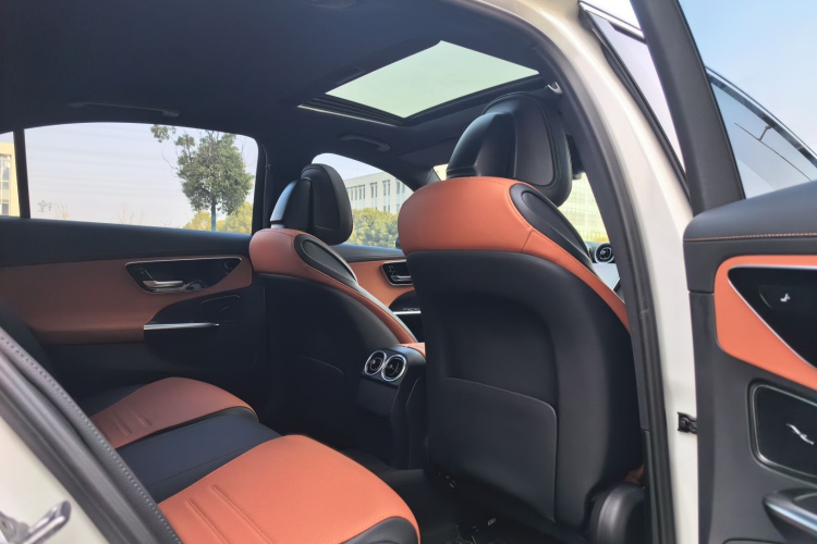 奔驰C级 2022款 改款 C 200 L 运动版中控内饰7007