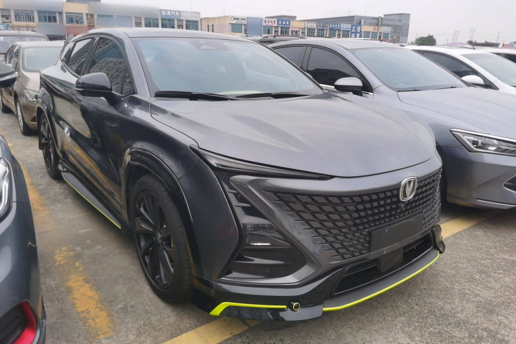 长安UNI-T 2022款 2.0T 运动版 尊贵型车身外观6002