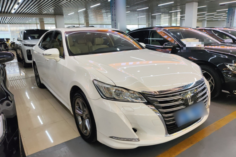 丰田 皇冠 2015款 2.5L 智享版车身外观3