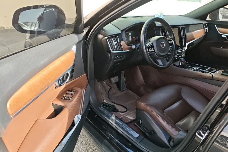 沃尔沃S90新能源 2021款 T8 E驱混动 智逸豪华版中控内饰20