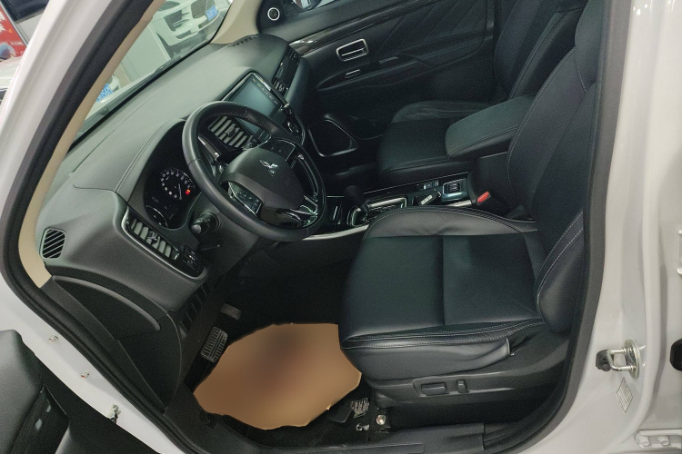 三菱 欧蓝德 2019款 2.0L 两驱畅享版 5座 国V局部细节19