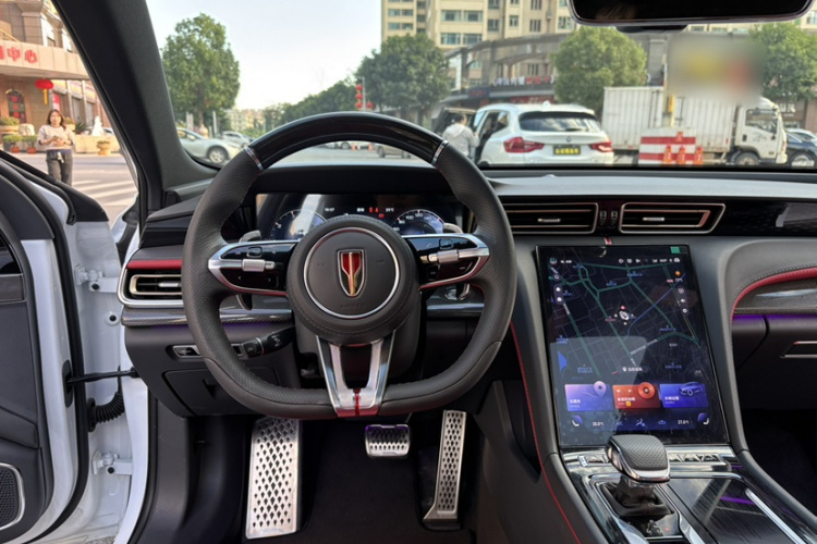 红旗H6 2023款 2.0T 致尚版中控内饰7004