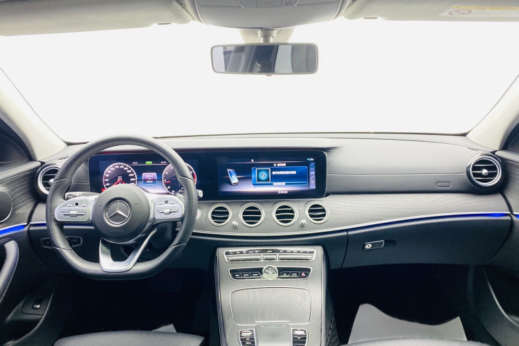 奔驰E级 2019款 E 260 L 运动型中控内饰7002