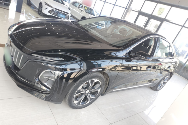 红旗E-QM5 2022款 431km 充电乐享版车身外观4