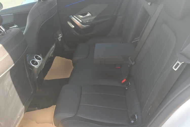 奔驰A级 2020款 改款 A 180 L 运动轿车特殊配置中控内饰7004