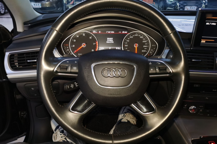 奥迪A6L 2018款 30周年年型 35 TFSI 时尚型局部细节13