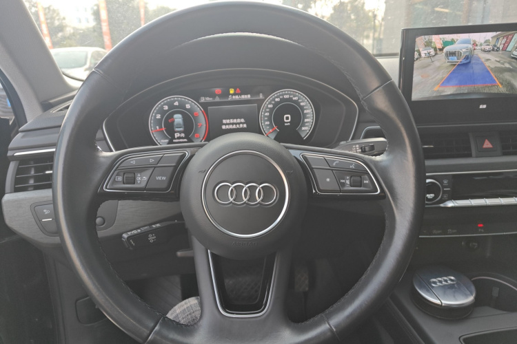 奥迪A4L 2022款 40 TFSI 时尚致雅型中控内饰13