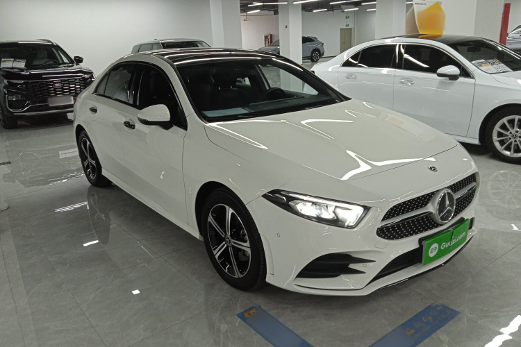 奔驰A级 2022款 改款三 A 200 L 运动轿车时尚型车身外观3