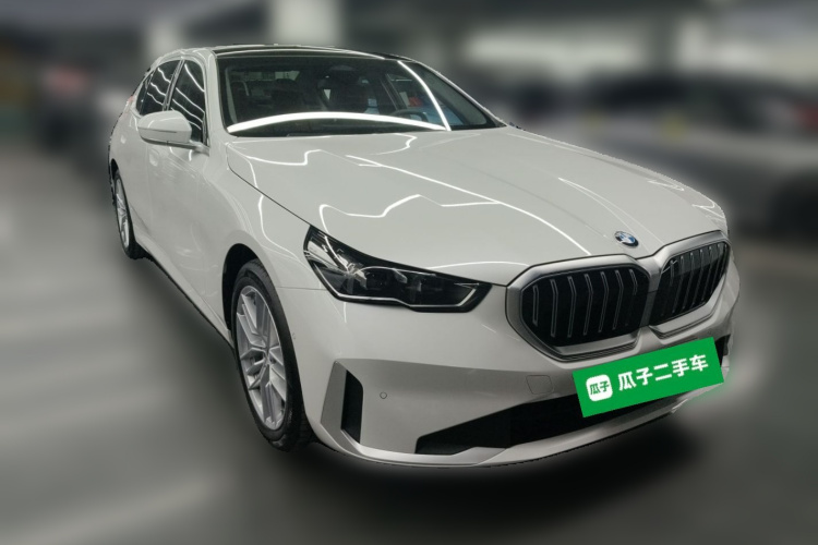 宝马5系 2024款 525Li 豪华套装车身外观3