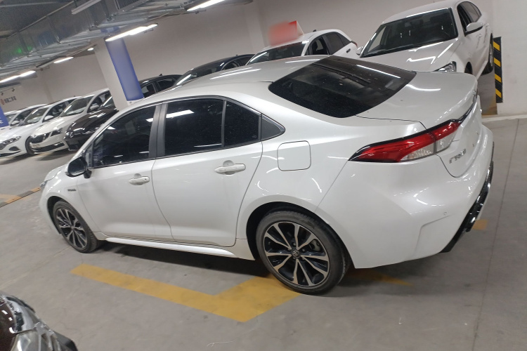 丰田 雷凌 2022款 双擎 1.8H E-CVT运动版车身外观4