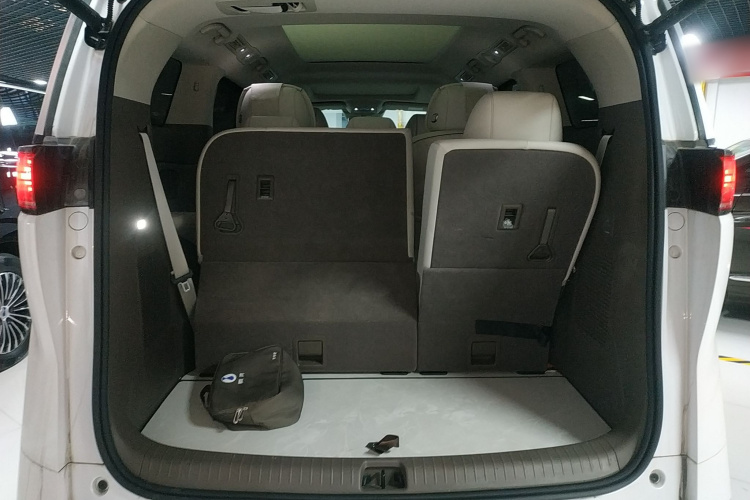 腾势D9 2022款 DM-i 970 四驱尊荣型机舱底盘23