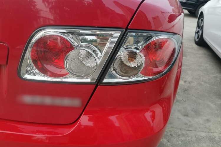 马自达6 2015款 2.0L 自动豪华型车身外观9