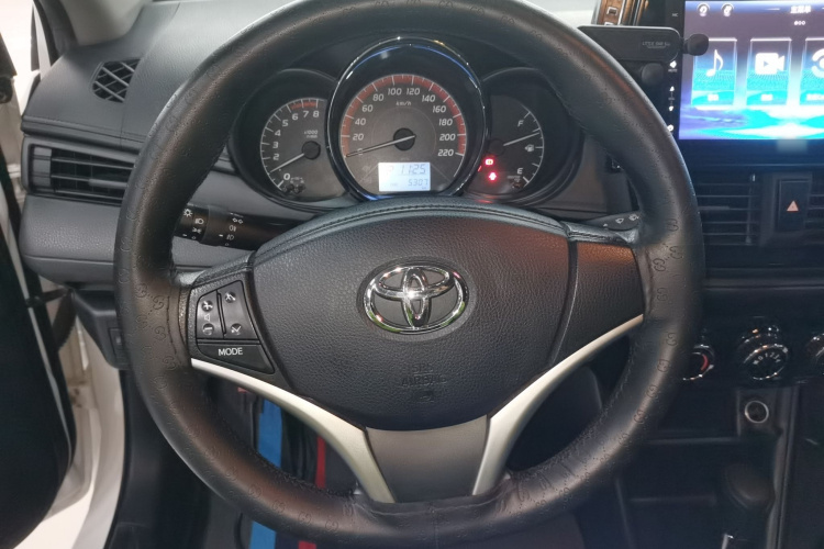 丰田 威驰 2022款 1.5L 20周年纪念版中控内饰13