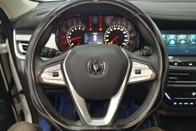 长安CS35PLUS 2019款 1.6L 手动酷联版中控内饰13
