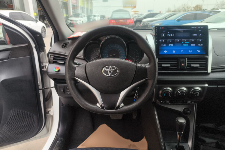 丰田 YARiS L 致炫 2015款 1.5E 自动魅动版中控内饰13