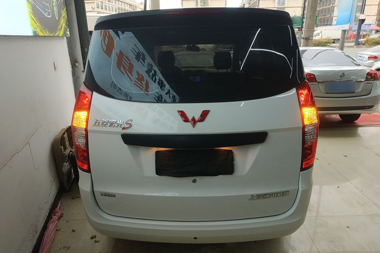 五菱汽车 五菱宏光 2018款 1.5L 经典款S基本型车身外观6