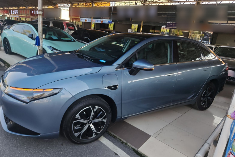 小鹏P5 2024款 500智行版车身外观4