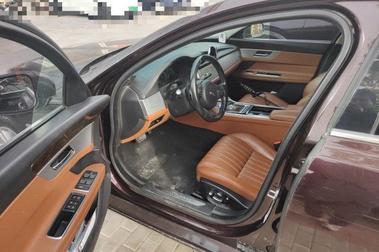 捷豹XF 2016款 XF 2.0T 两驱奢华版中控内饰20