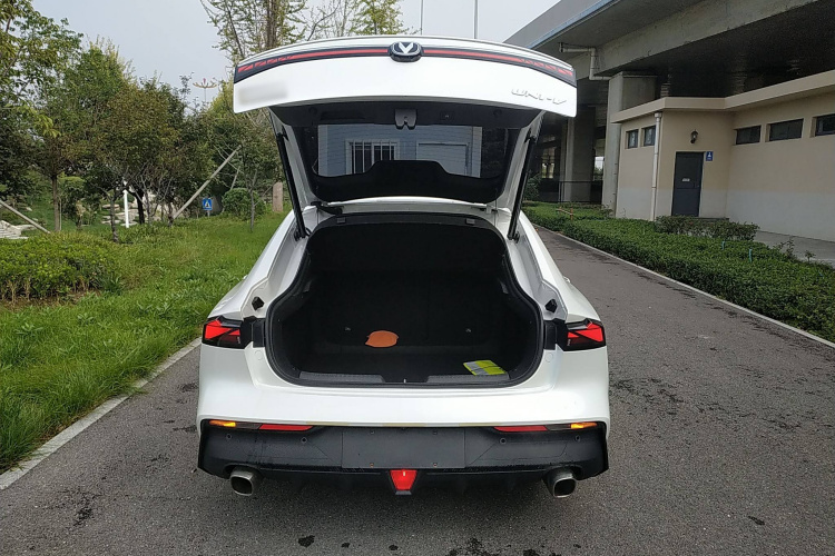 长安UNI-V 2022款 1.5T 尊贵型局部细节23