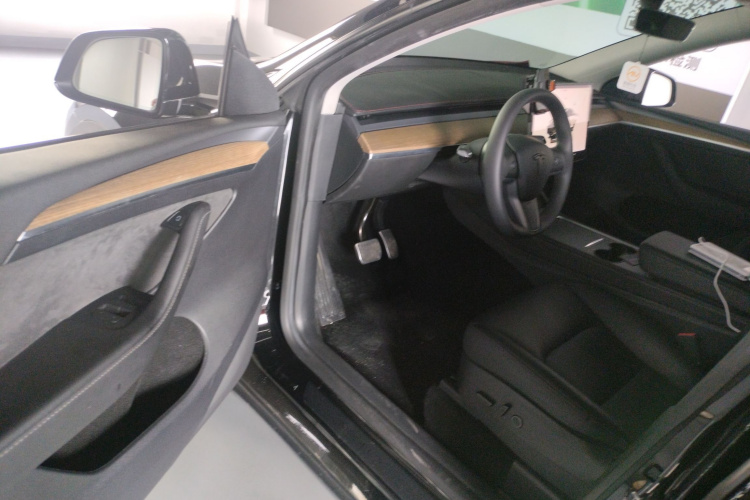特斯拉 Model Y 2022款 后轮驱动版中控内饰7003