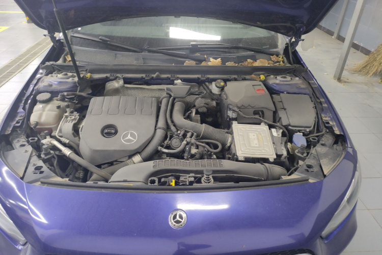 奔驰A级 2020款 A 180 L机舱底盘24