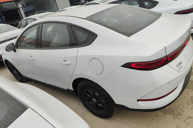 比亚迪 秦PLUS 2025款 DM-i 智驾版 55KM领先型车身外观4