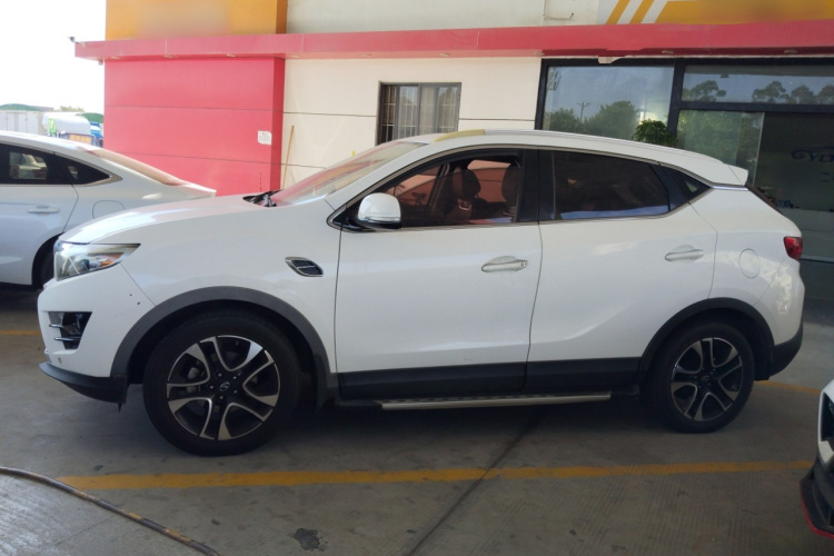 东南DX7 2017款 1.5T 自动豪华型车身外观4