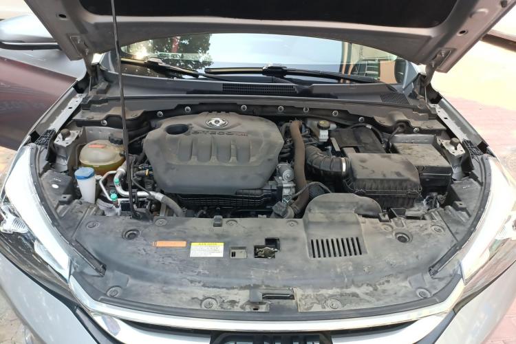 东风风神 奕炫 2021款 230T 自动荣耀版机舱底盘24