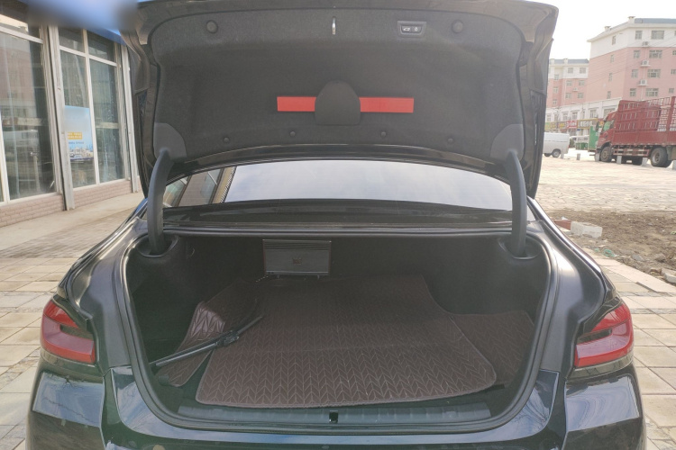 宝马5系新能源 2021款 535Le M运动套装机舱底盘23