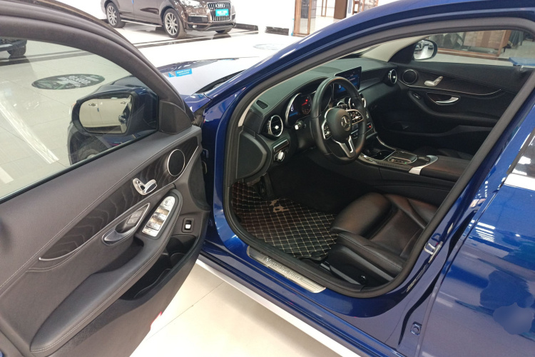 奔驰C级 2019款 C 180 L 时尚型运动版中控内饰20