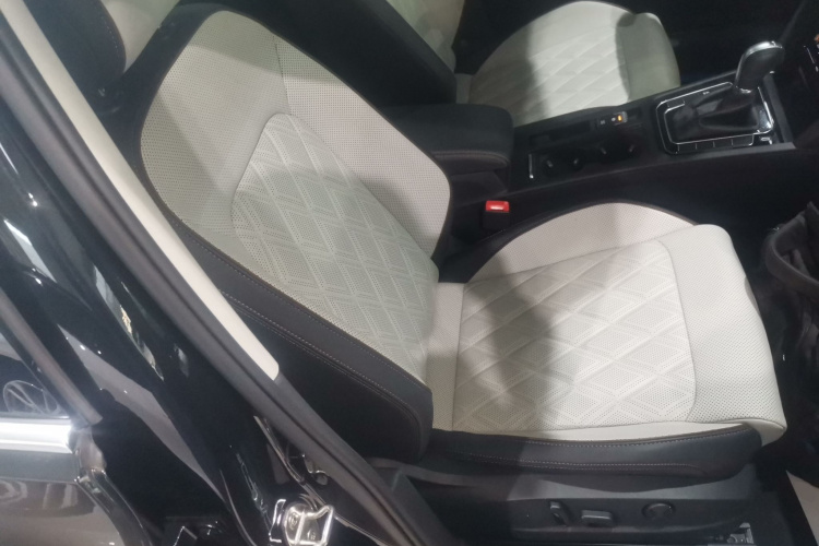 大众 迈腾 2023款 200万辆纪念版 330TSI DSG豪华型局部细节41