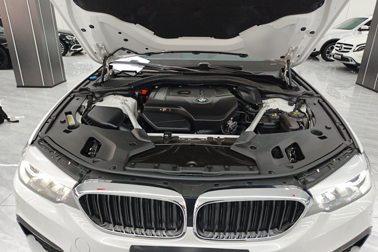 宝马5系 2018款 改款 530Li xDrive M运动套装机舱底盘24