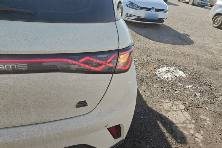 比亚迪 海豚 2023款 420km 时尚版车身外观9