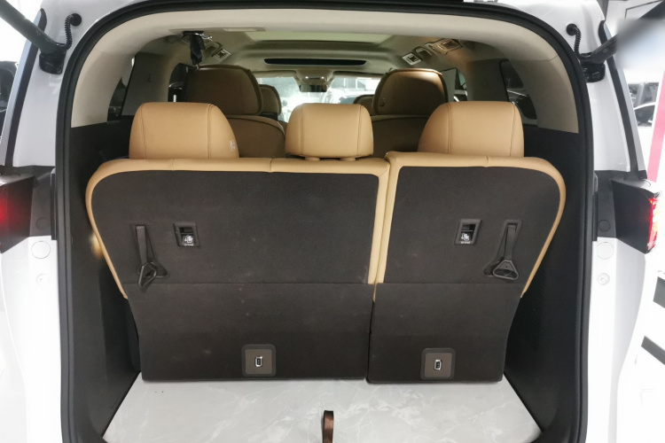 腾势D9 2024款 DM-i 980 四驱旗舰型机舱底盘23