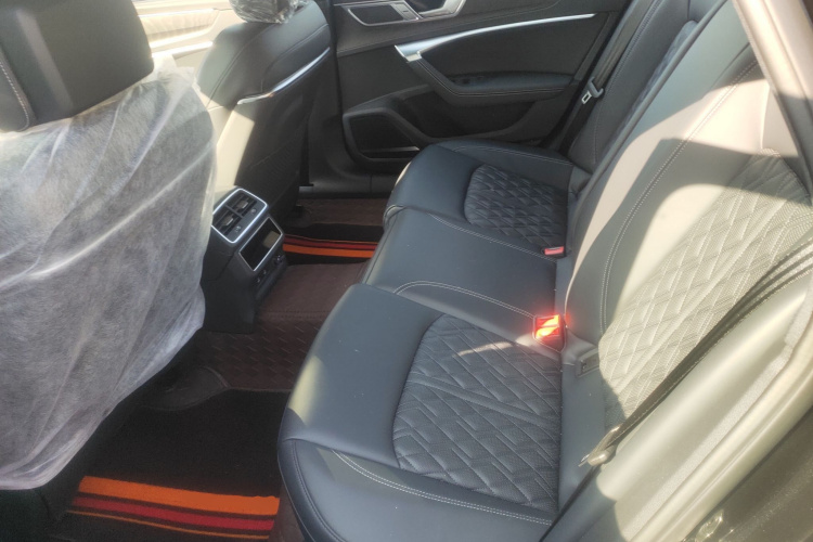 奥迪A6L 2025款 45 TFSI quattro 尊享动感型中控内饰21