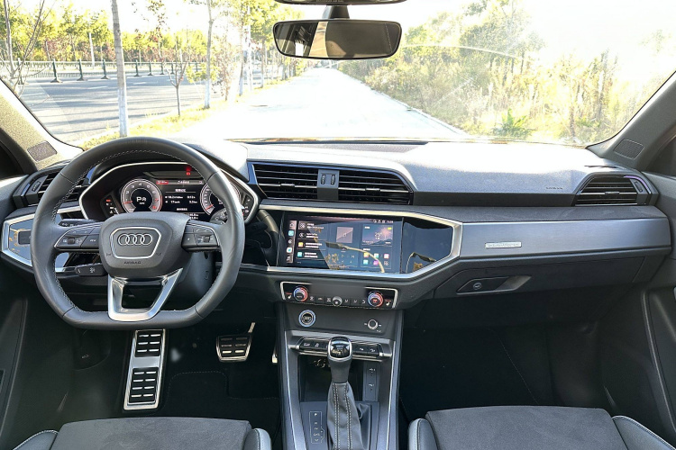 奥迪Q3 2023款 改款 45 TFSI quattro 时尚动感型中控内饰7002