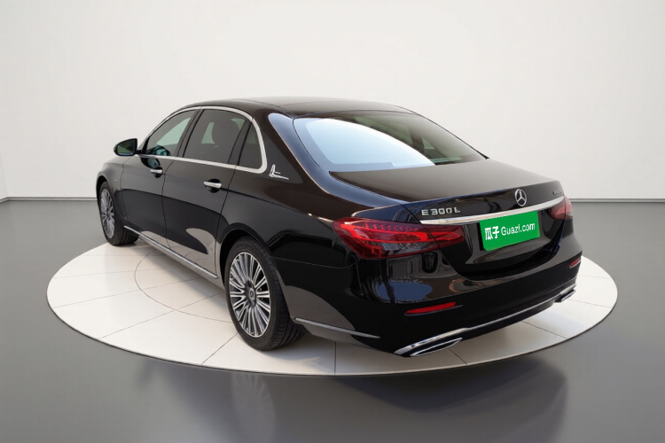 奔驰E级 2023款 E 300 L 时尚型车身外观5