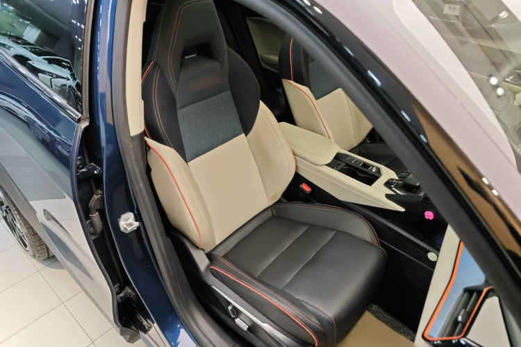 领克06 2020款 1.5T 耀Halo中控内饰7002