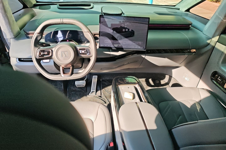 极氪MIX 2025款 智驾版中控内饰7004