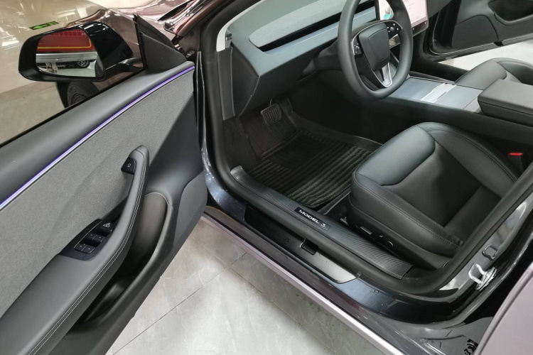 特斯拉 Model 3 2025款 后轮驱动版中控内饰7003