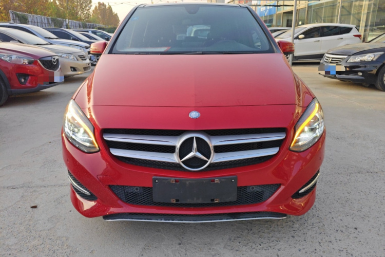 奔驰B级 2015款 B 200 时尚型车身外观2